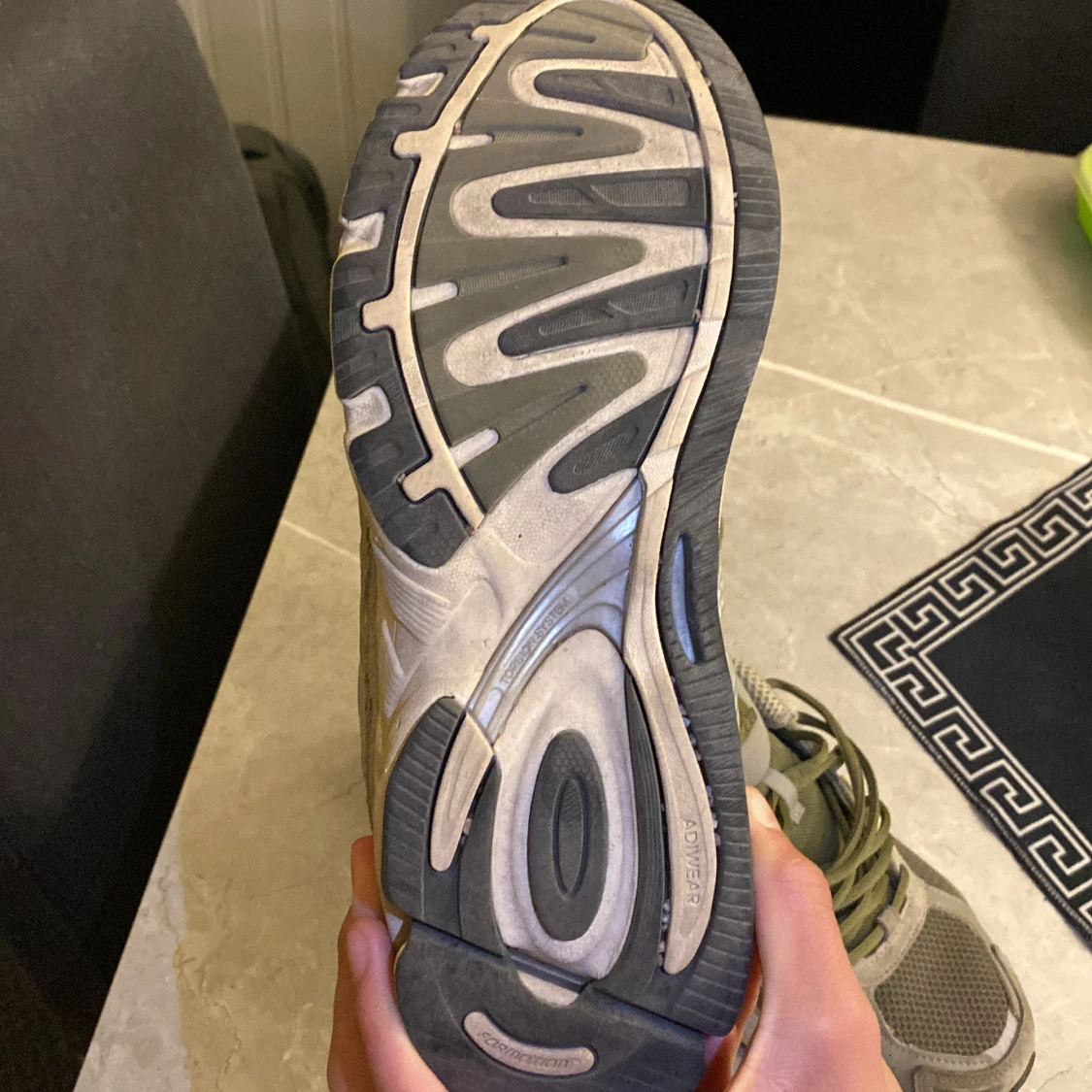 Grå och gröna sneakers från Adidas - 3