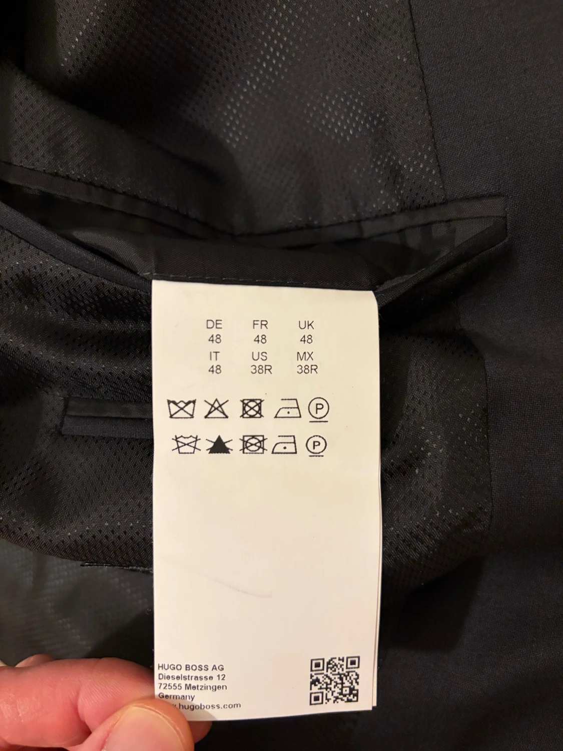 Svart kostym från Hugo Boss - 5