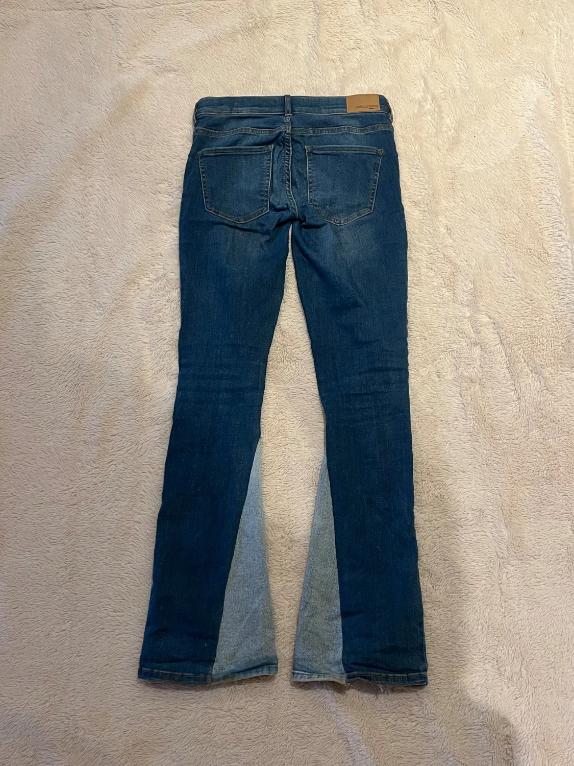 Blå bootcut jeans  - 2