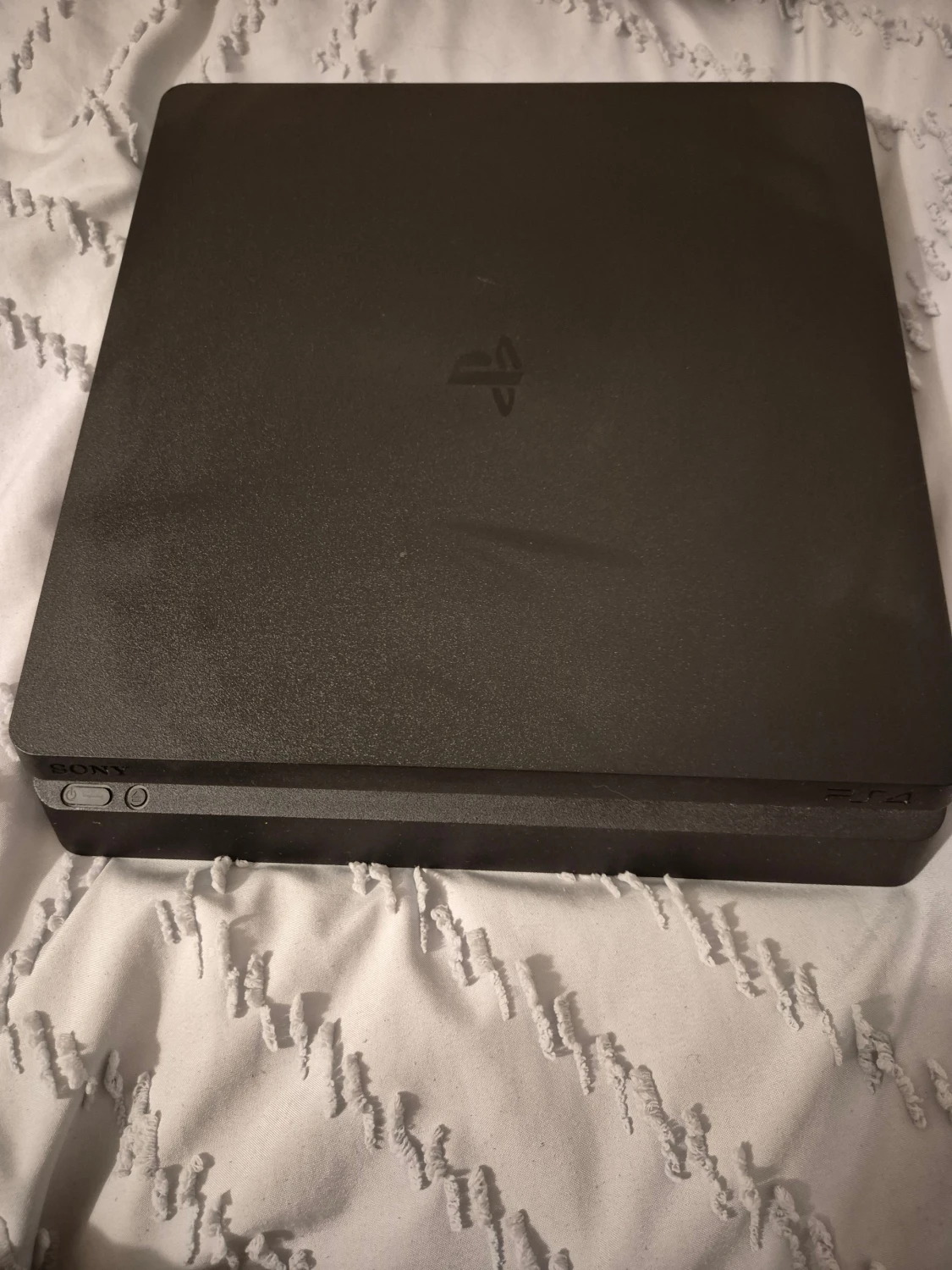 PlayStation 4 Slim - 1