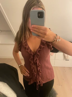 zara ”blus” - jättebra skick, skriv kring frågor osv!