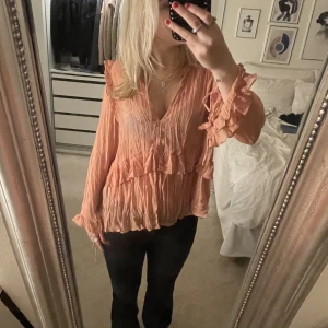 Rosa blus - Så fin blus ifrån zara, aldrig använd!! ⭐️ (strl XL men passar mig som är en s-m)