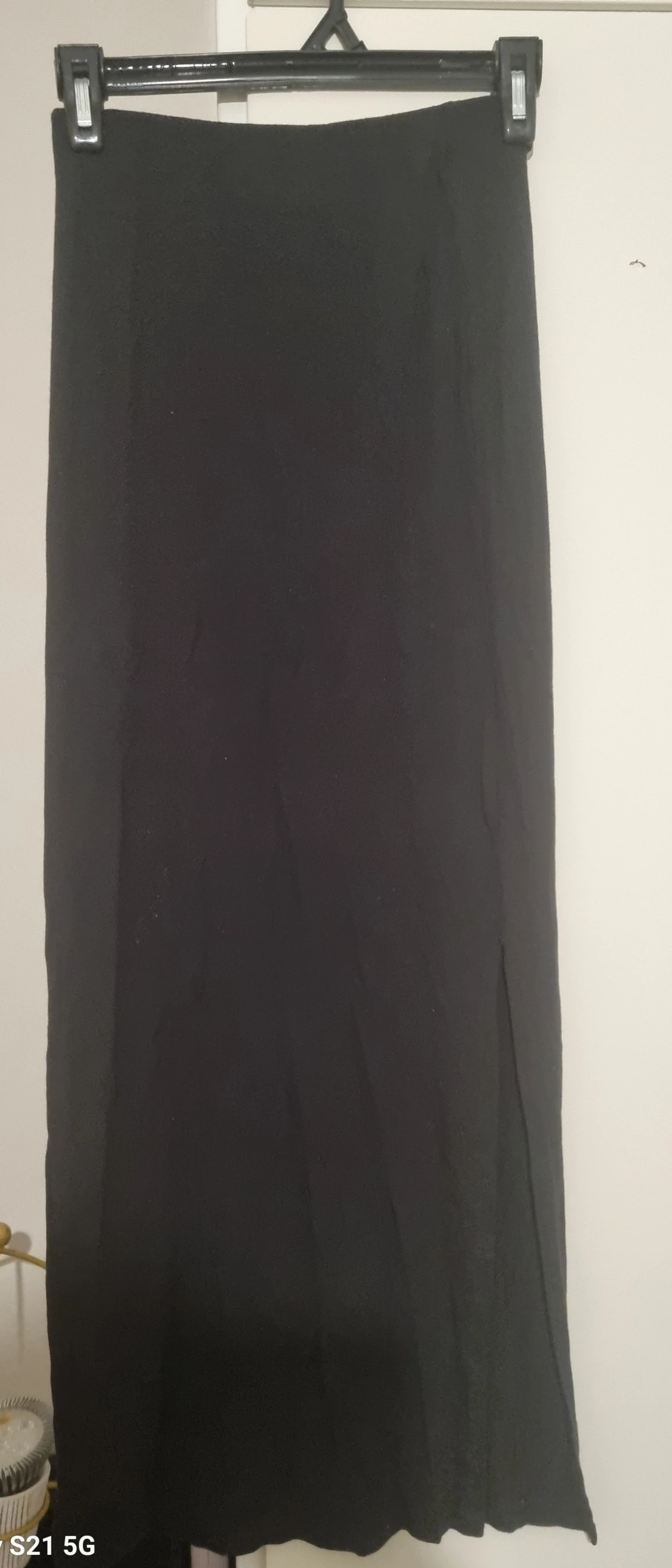 Svart långkjol med slits