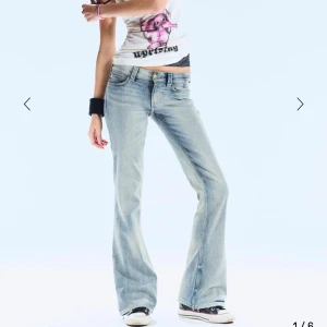 Cheap monday jeans  - Säljer dessa som är skit snygga men är för små för mig. Ganska nya. Kan buda till mindre pris. Nypris 400