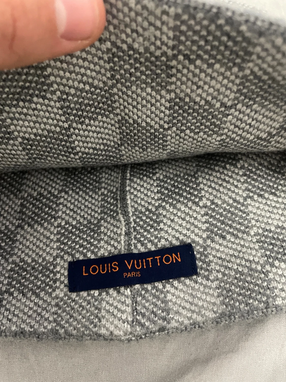 Grå rutig mössa  - 1