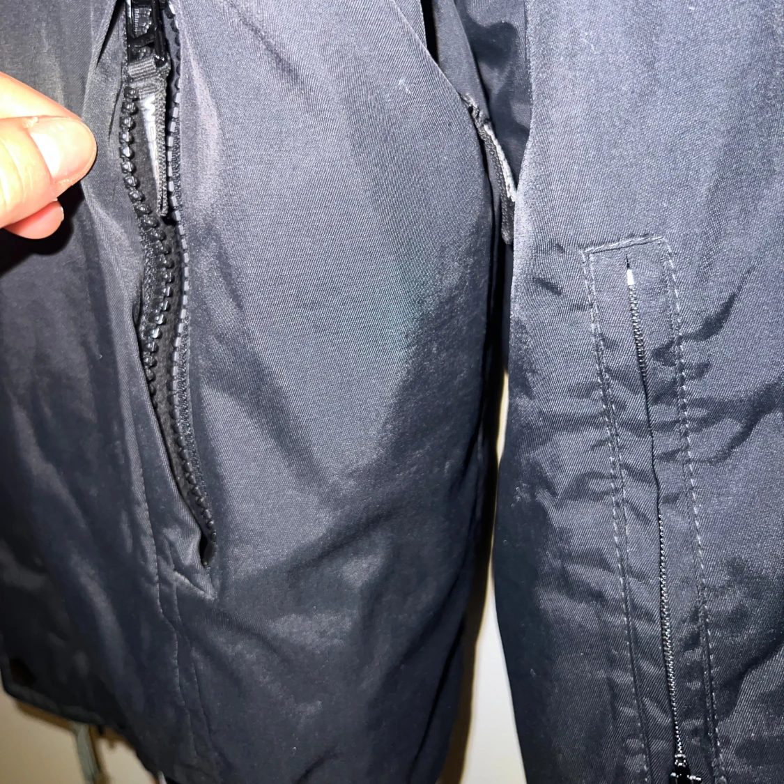 Svart vindjacka från WESC med huva - 4