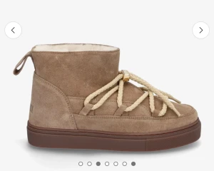 INUIKII strl 39 - Säljer mina fina skor från INUIKII i storlek 39. Skorna är köpta på Outnorth för ca 1 månad sedan, använda 3 gånger men tyvärr fel storlek. Skorna är impregnerade, och i nyskick! 🥰 Nypris: 2599 kr