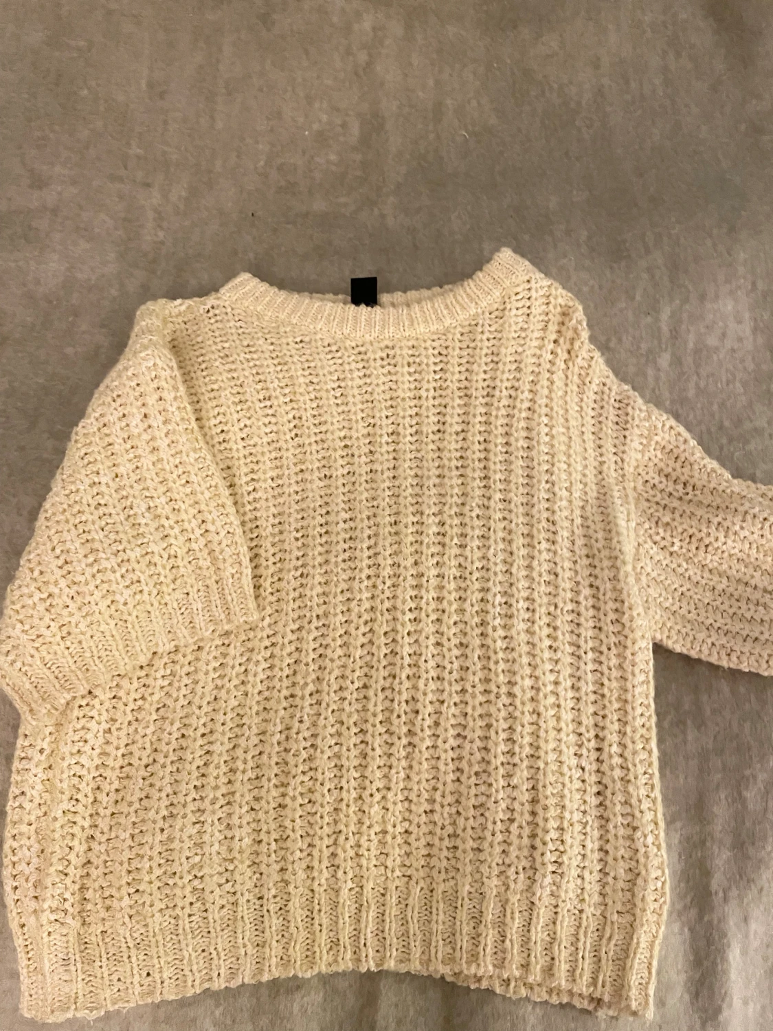 Beige/gul stickad tröja med kort ärm