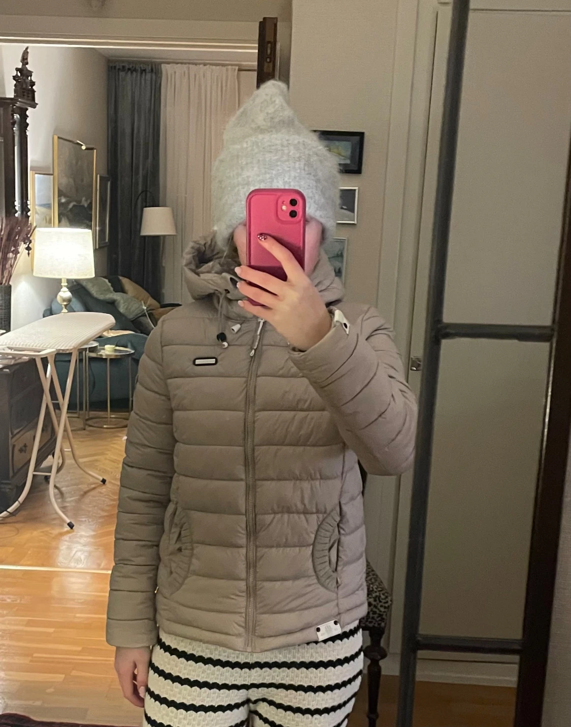 Beige pufferjacka från Marikoo