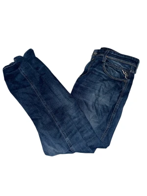 Replay Anbass jeans - Säljer mina Replay anbass jeans eftersom jag bytt stil. Slimfit passform och storlek W29 L32. Skriv för frågor och prisförslag! 