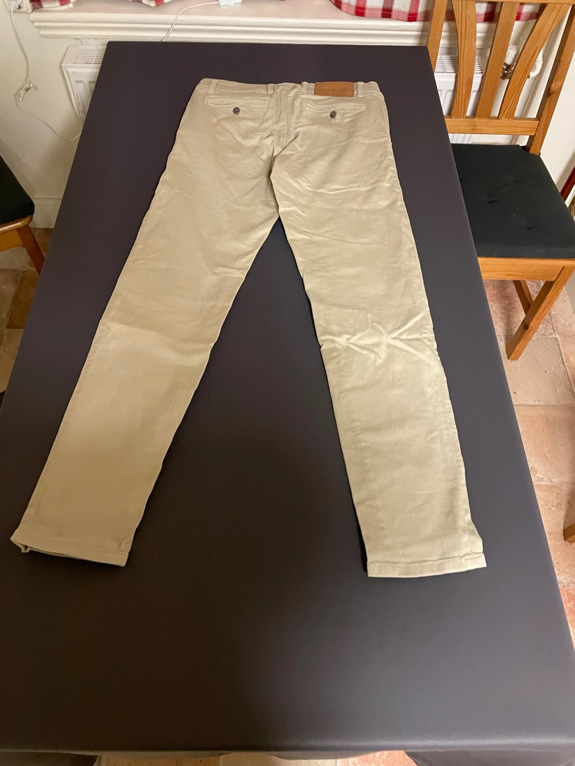 Beige chinos från The Blue Uniform - 1