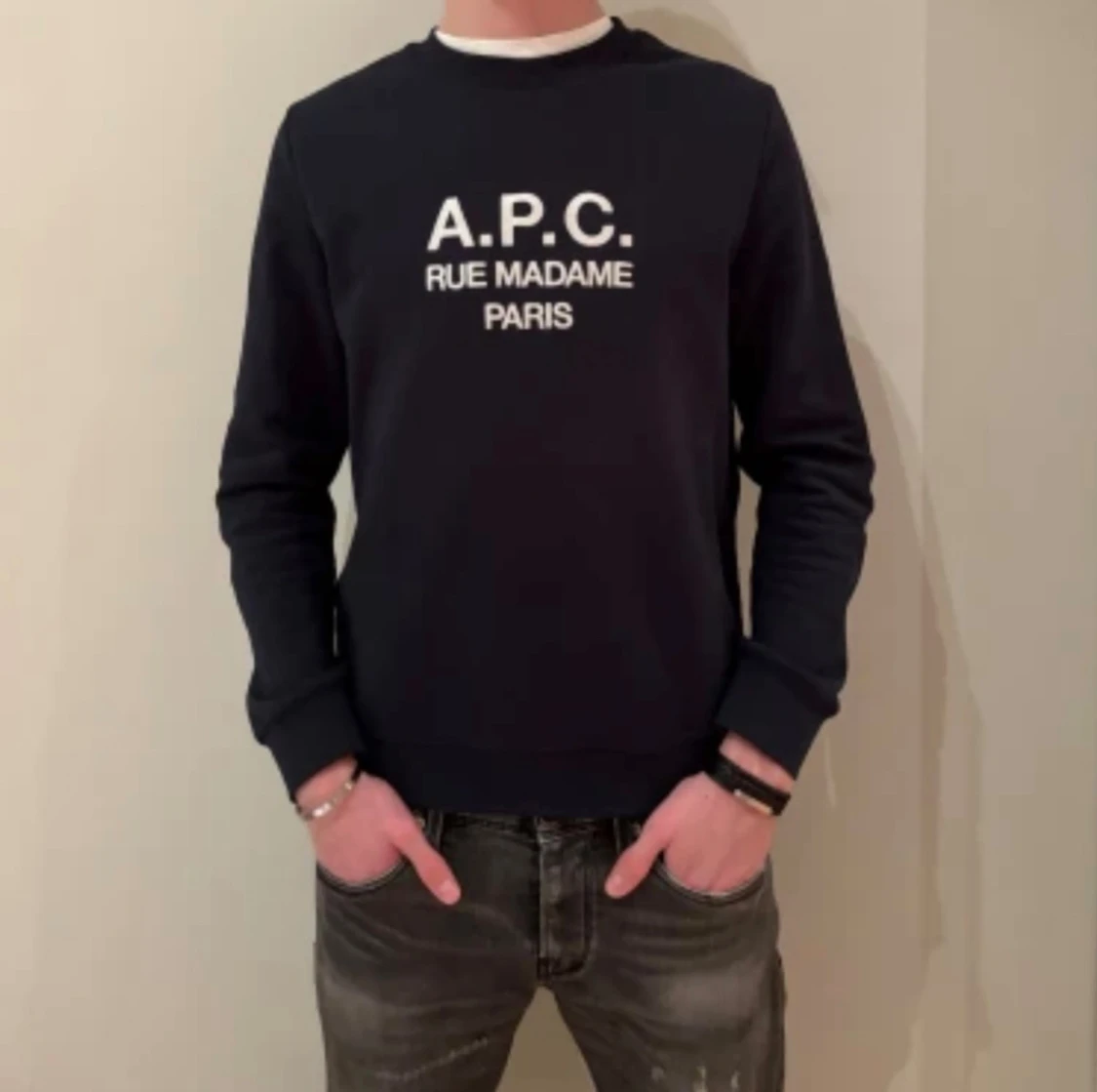 Mörkblå sweatshirt från A.P.C.