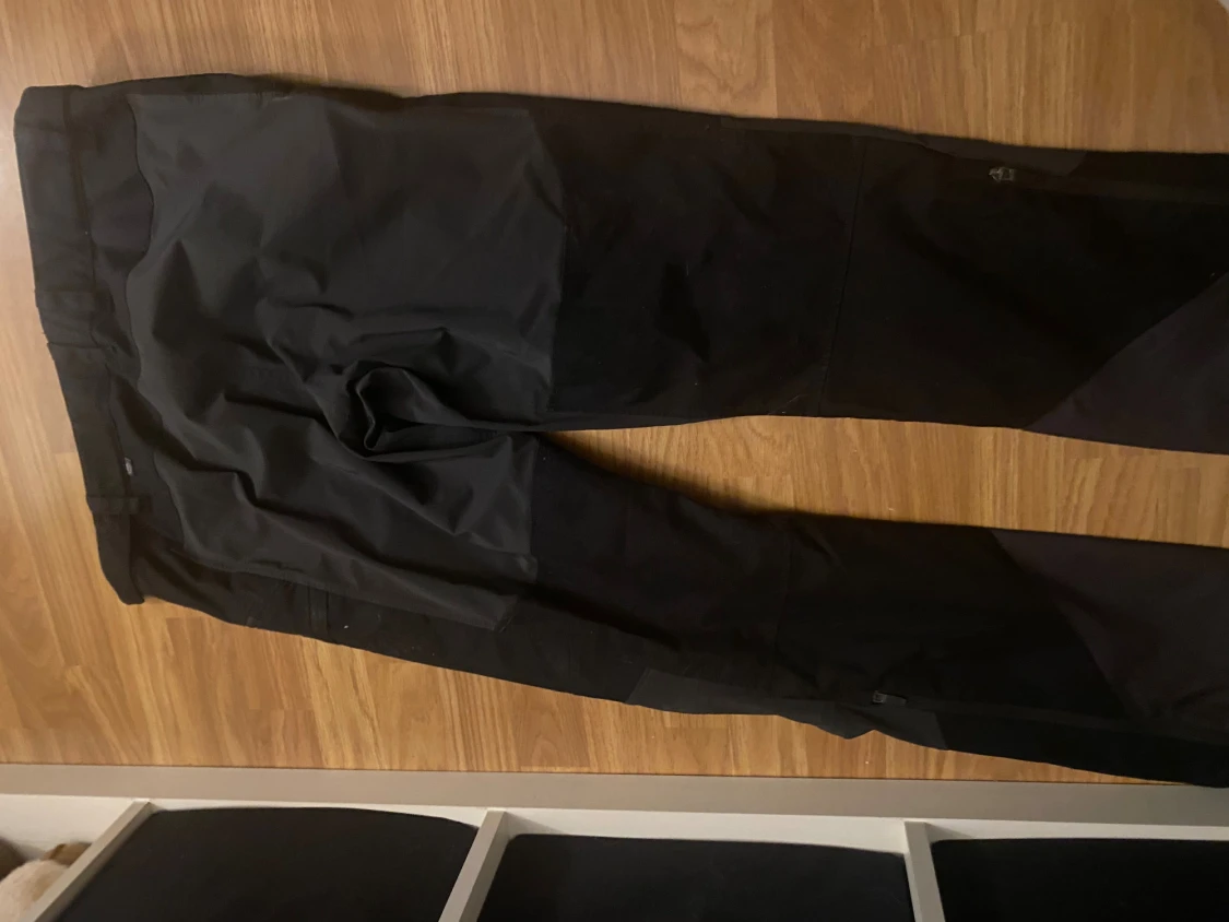 Svarta täckbyxor från Lundhags