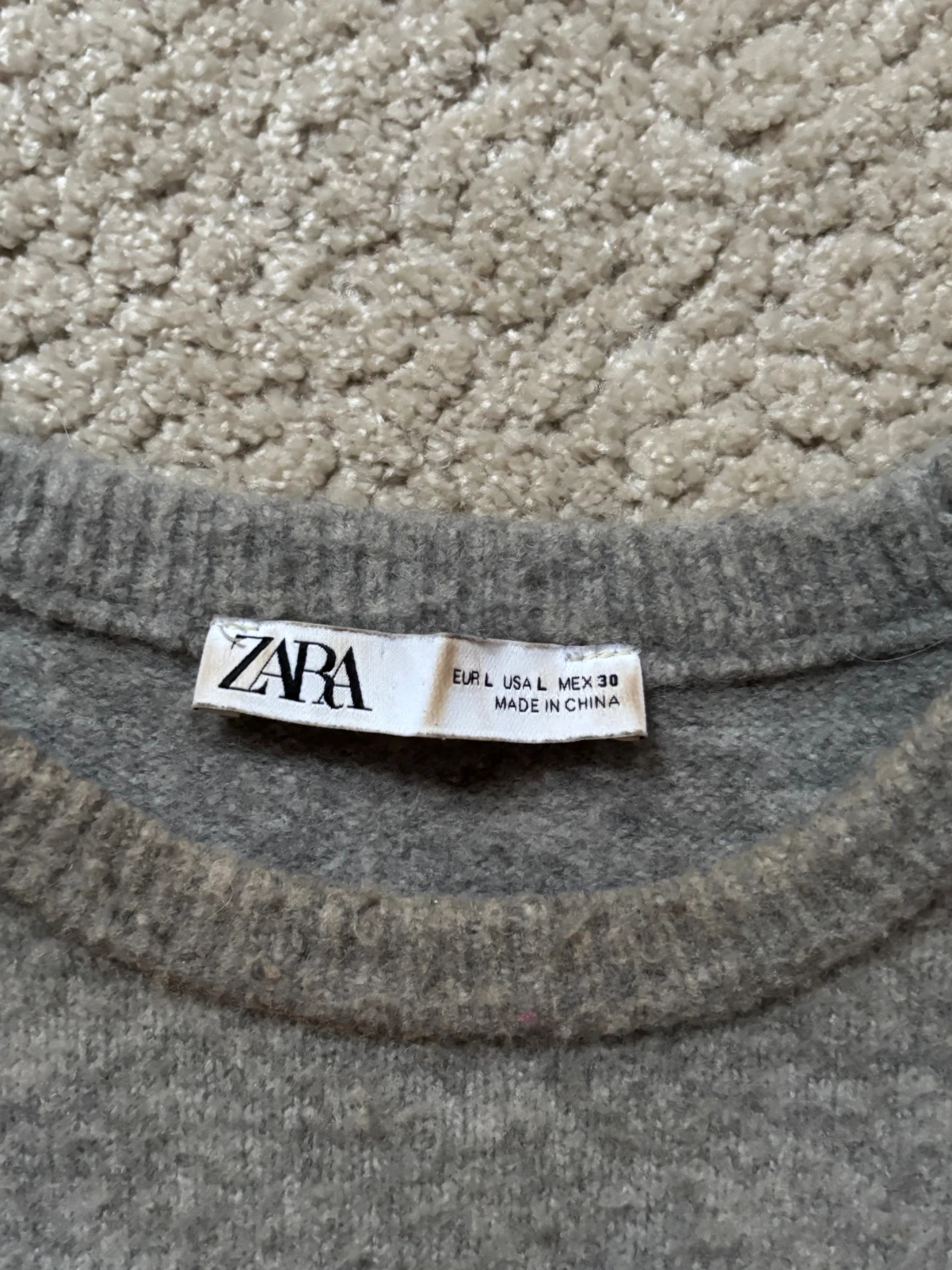 Grå stickad T-shirt - 2