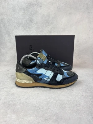 Valentino Rockrunner  - – Condition: 8/10  – What is included: Box and dustbag  – Retail price: 700 euro