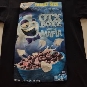 (PERSONALLY AUTOGRAPHED/SIGNED) Geezyworld tee - Säljer min GEEZYWORLD OTXBOYZ t-shirt signad av Shoreline Mafia's Ohgeesy när jag var på hans concert i Texas🇺🇲. pris kan diskuteras