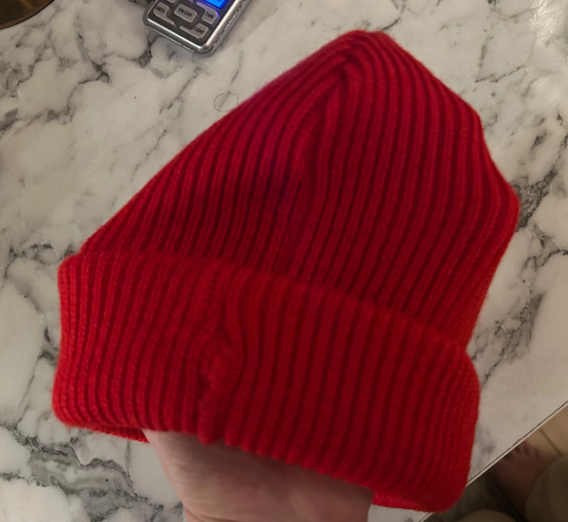 Röd ribbad mössa med broderad patch vintage  - 3