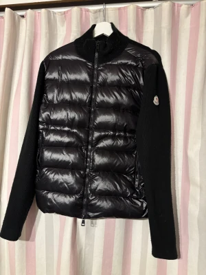 Monclear maglia cardigan  - Cond 9/10 hängt på galge i garderoben länge använd fåtal gånger 