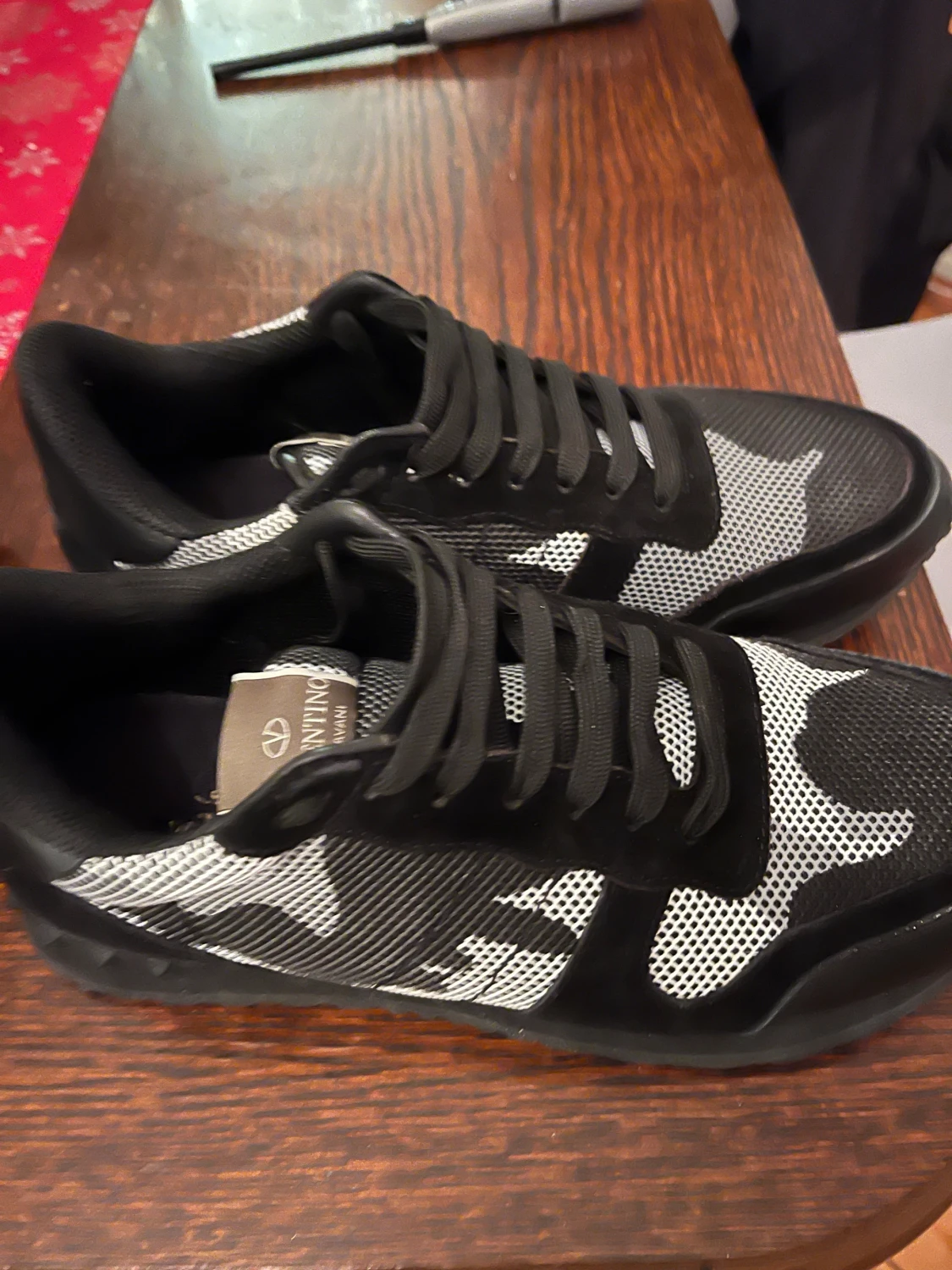 Valentino Garavani rockrunners  - 1