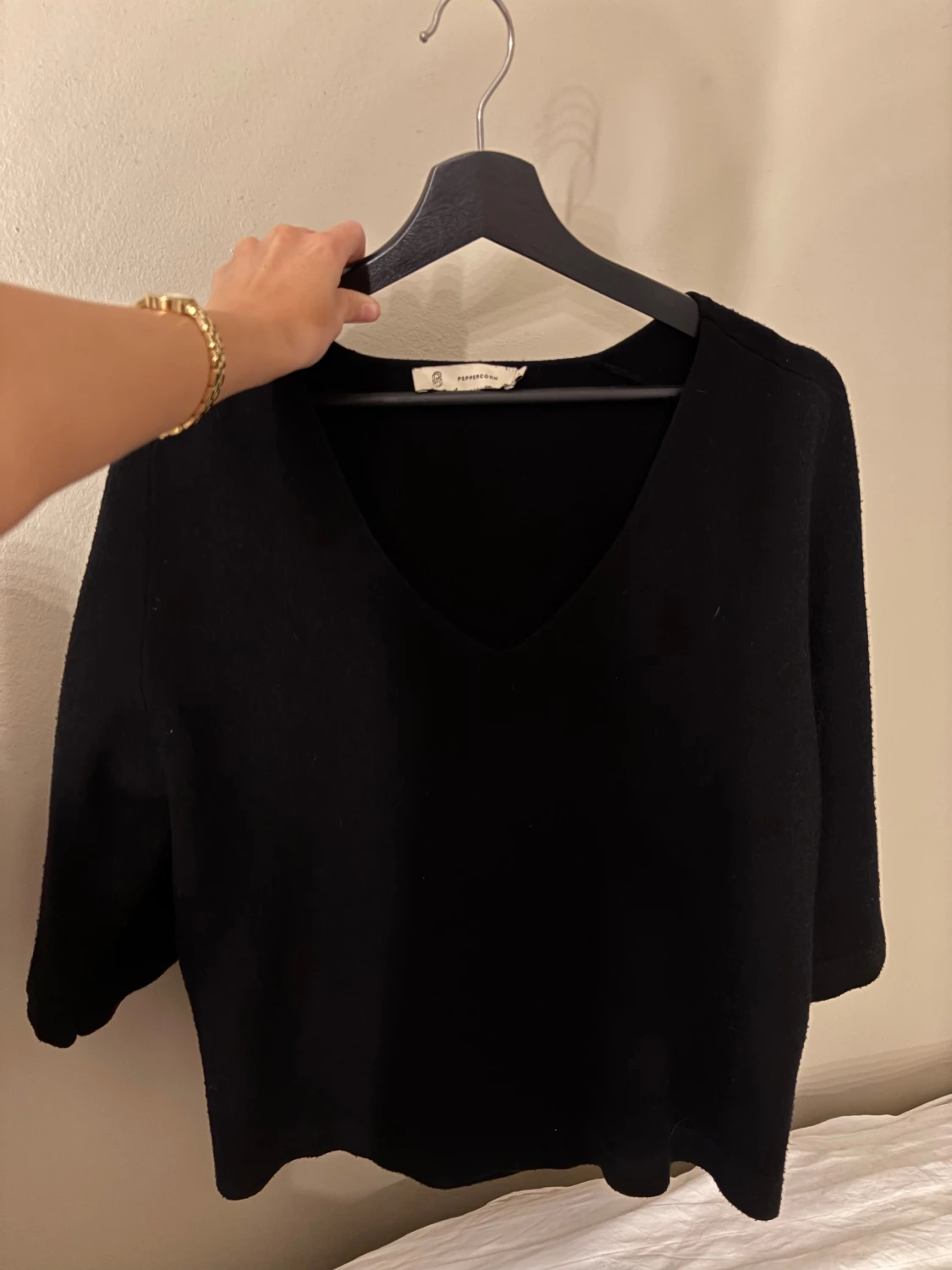 SVART STICKAD TRÖJA PEPPERCORN - 2