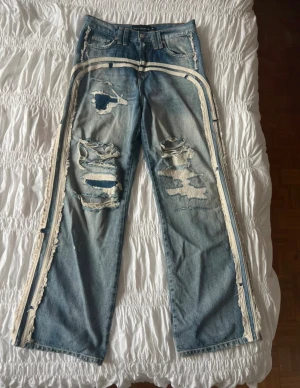 Racer worldwide jeans - Coola jeans från racer worldwide!!! Jag är 173 de är långa på mig!
