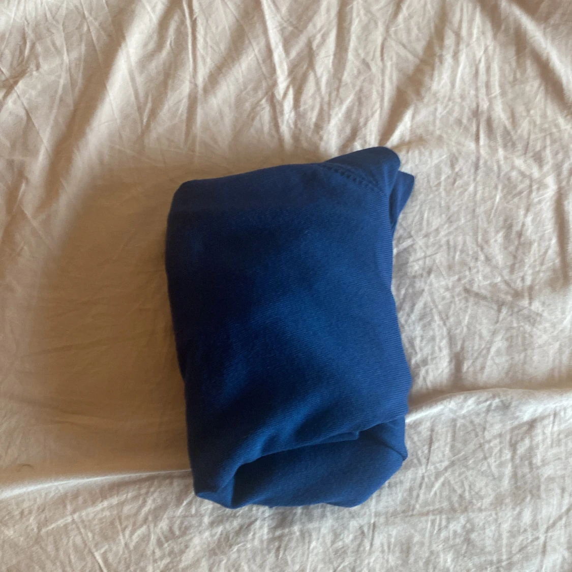 Mörkblå merinoull hoodie - 1