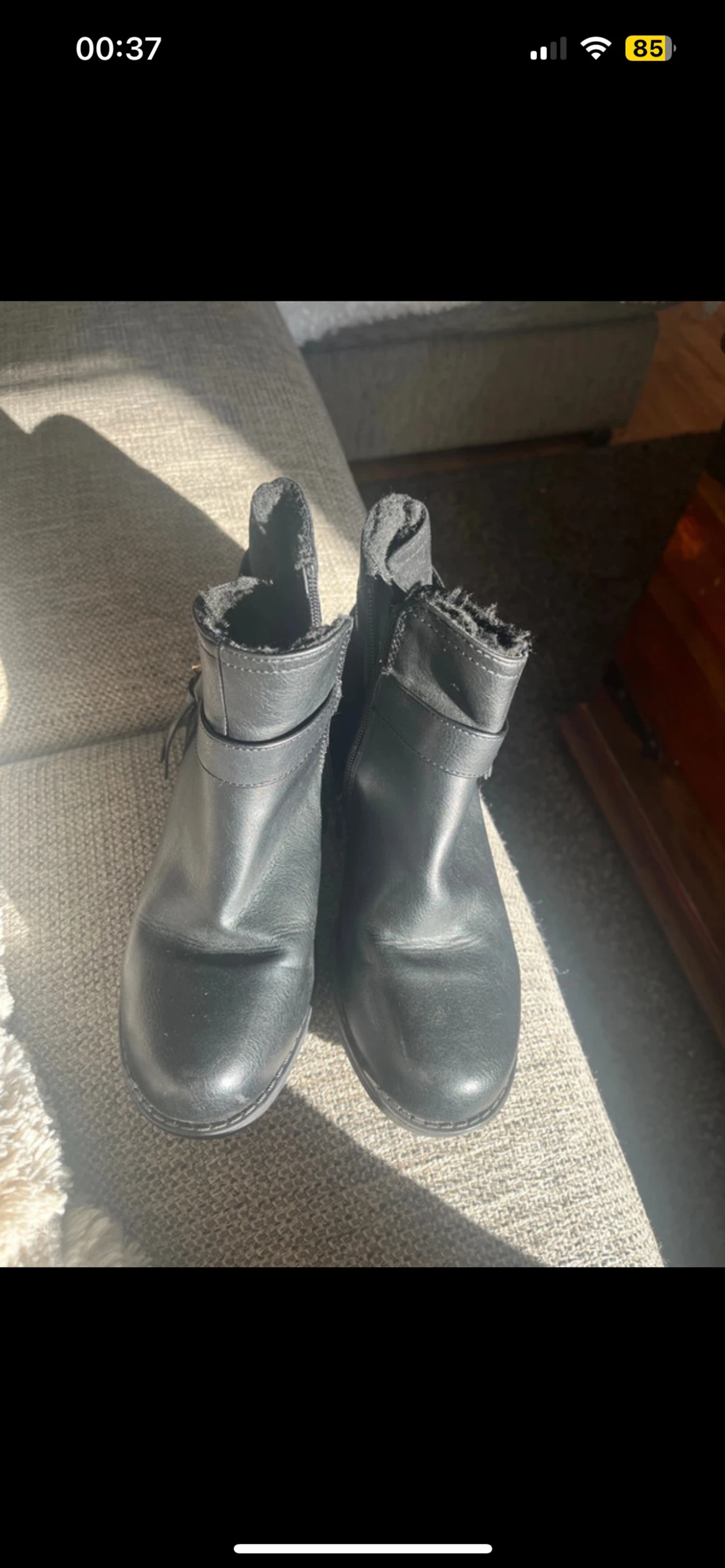 Svarta boots med pälsfoder och guldring - 1