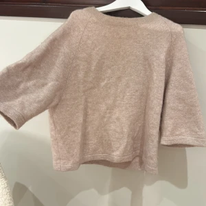 Other stories stickad T-shirt - Knappt använd! Jätte snygg!!❣️❣️