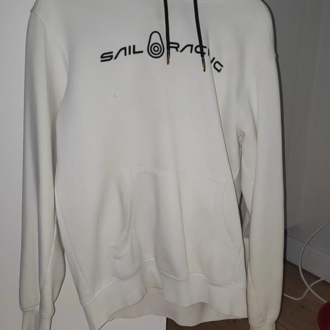 Vit hoodie från Sail Racing