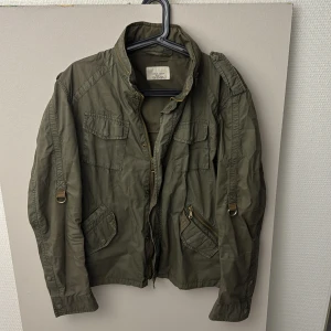 Field Jacka  - En riktigt fet Field jacka som är perfekt nu under hösten, unik färg. | Skick 8/10 | 
