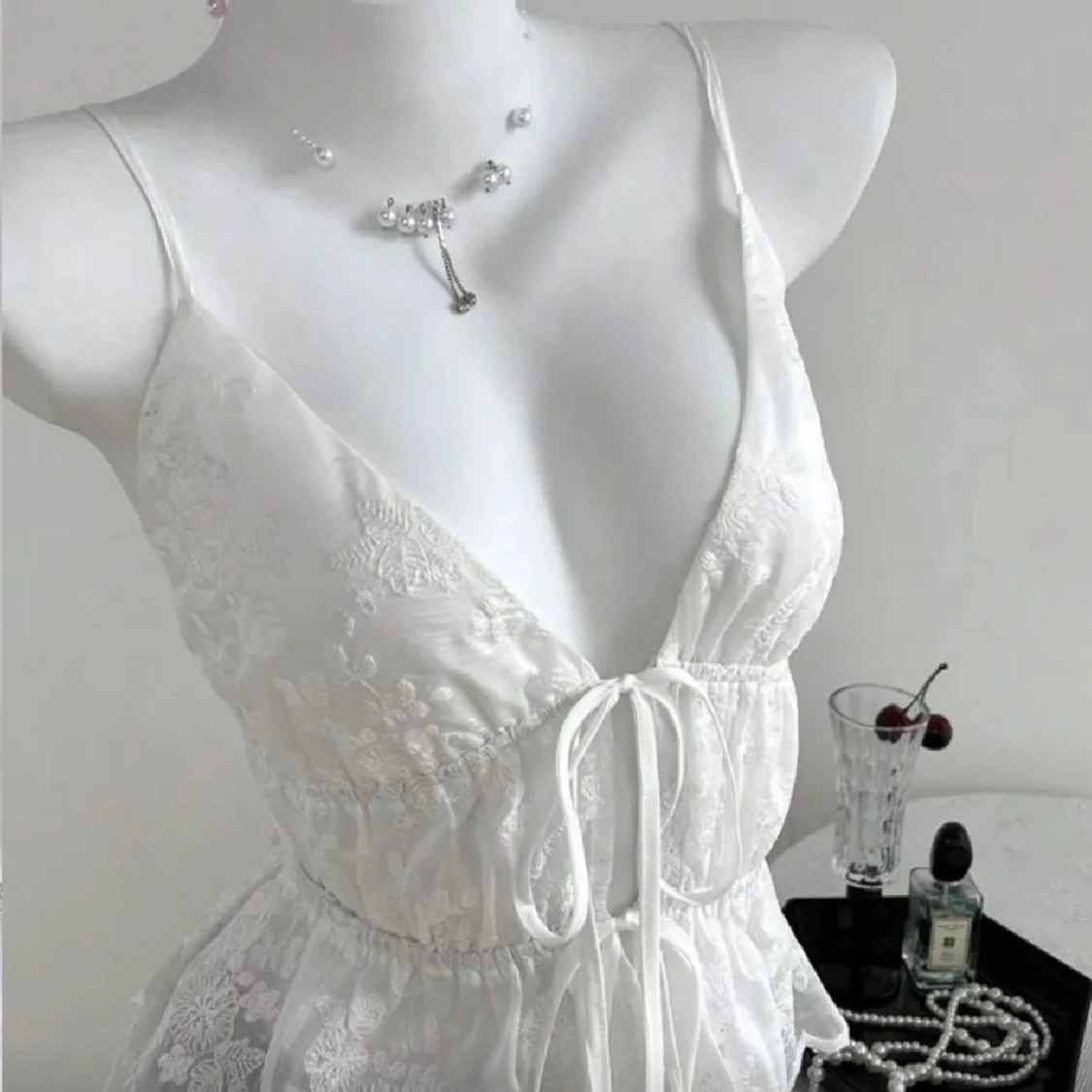 Vit blommig spets-linnetopp med snörning - 2