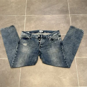 Jack & Jones  jeans  - Ett par snygga jeans från Jack & Jones i storlek W36 L32 i modellen Slim/glenn