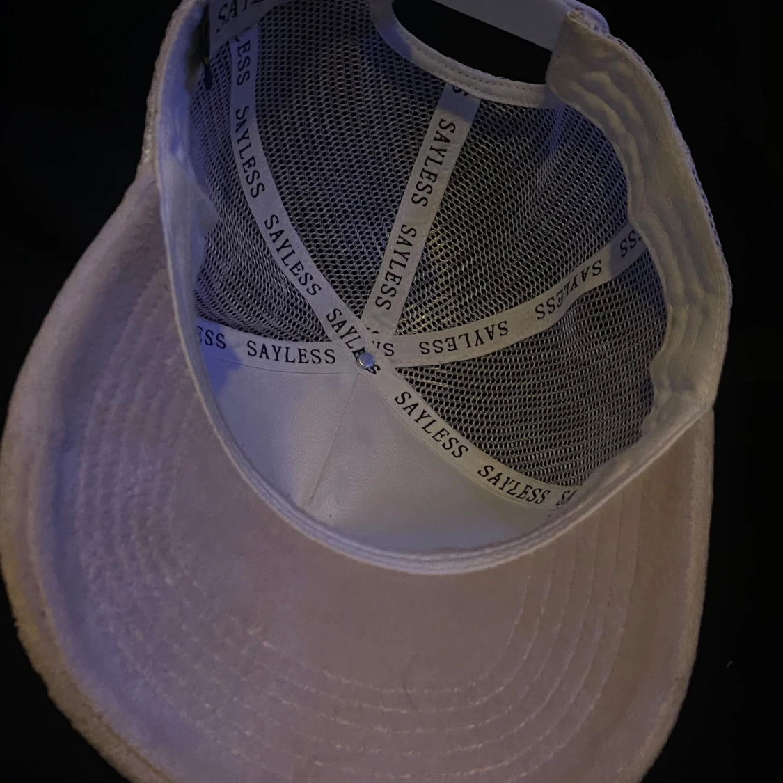 Beige keps från Sayless med fototryck - 1