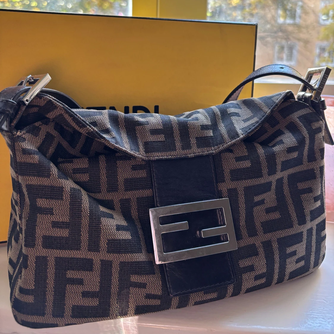Fendi Baguette axelväska monogram - 1