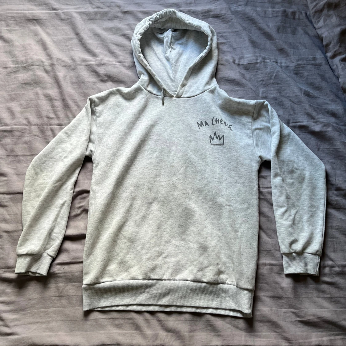 Grå hoodie med tryck 'Ma Chérie' - 1