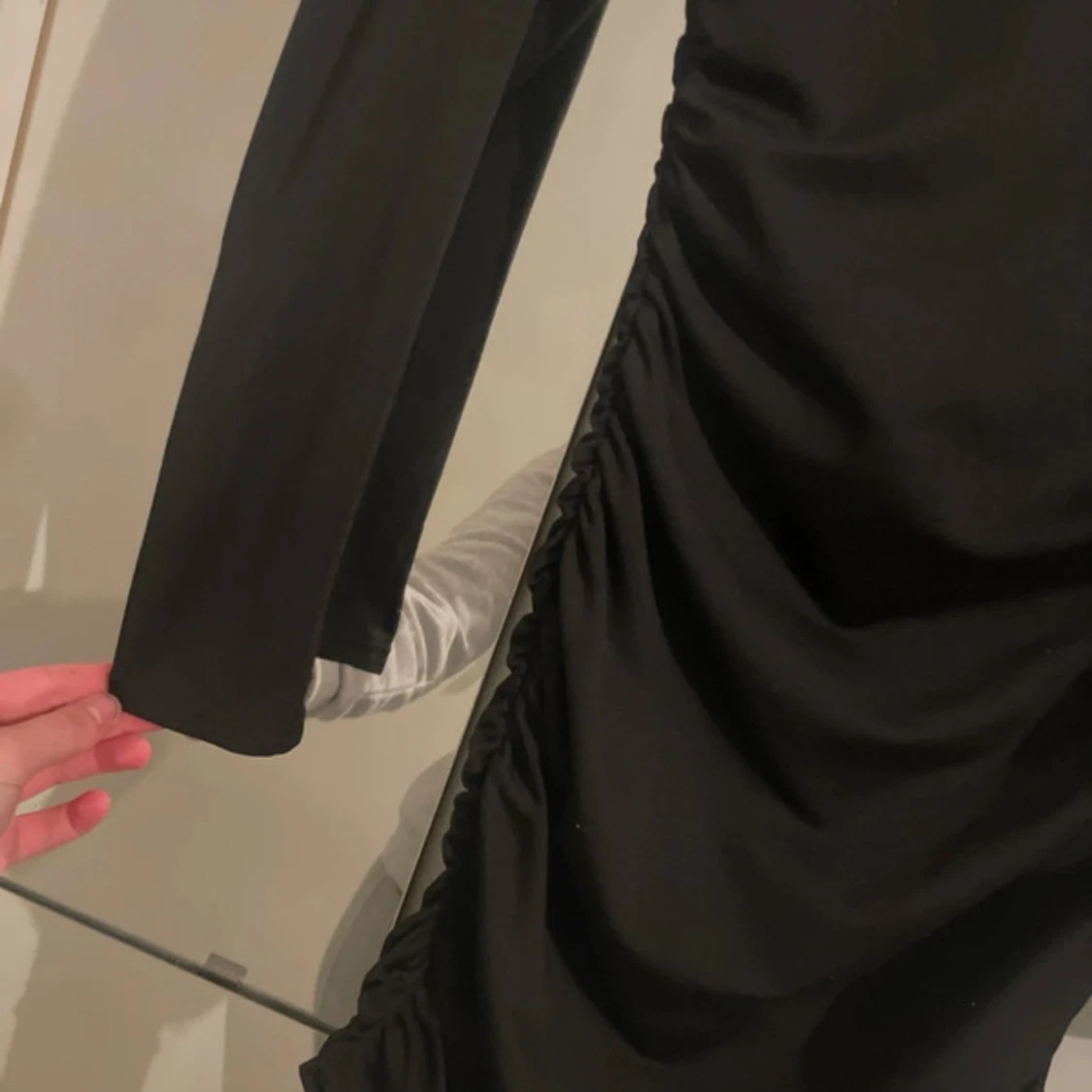 Svart långärmad klänning från SHEIN - 1