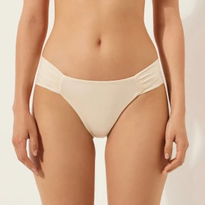 Söker dessa bikini underdelar i blå - Söker dessa två i blå färg som inte säljs längre i antingen small eller medium.