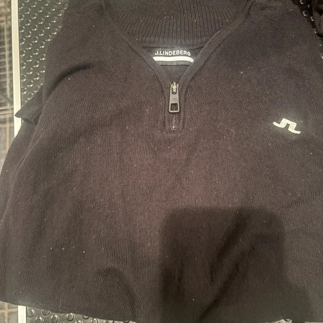 Svart stickad half zip från J.Lindeberg - 1