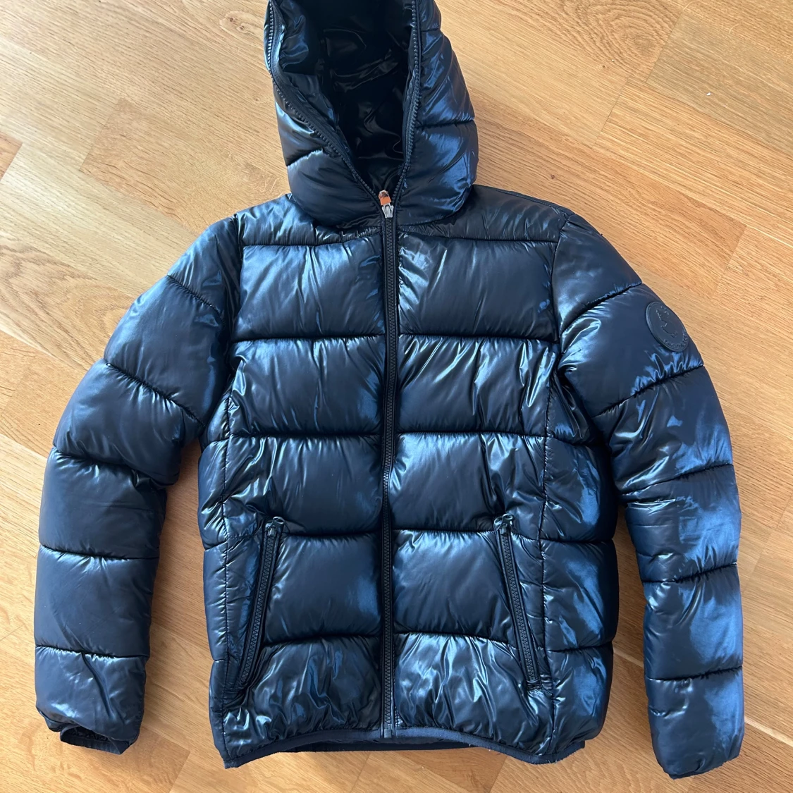 Save the duck, svart dunjacka