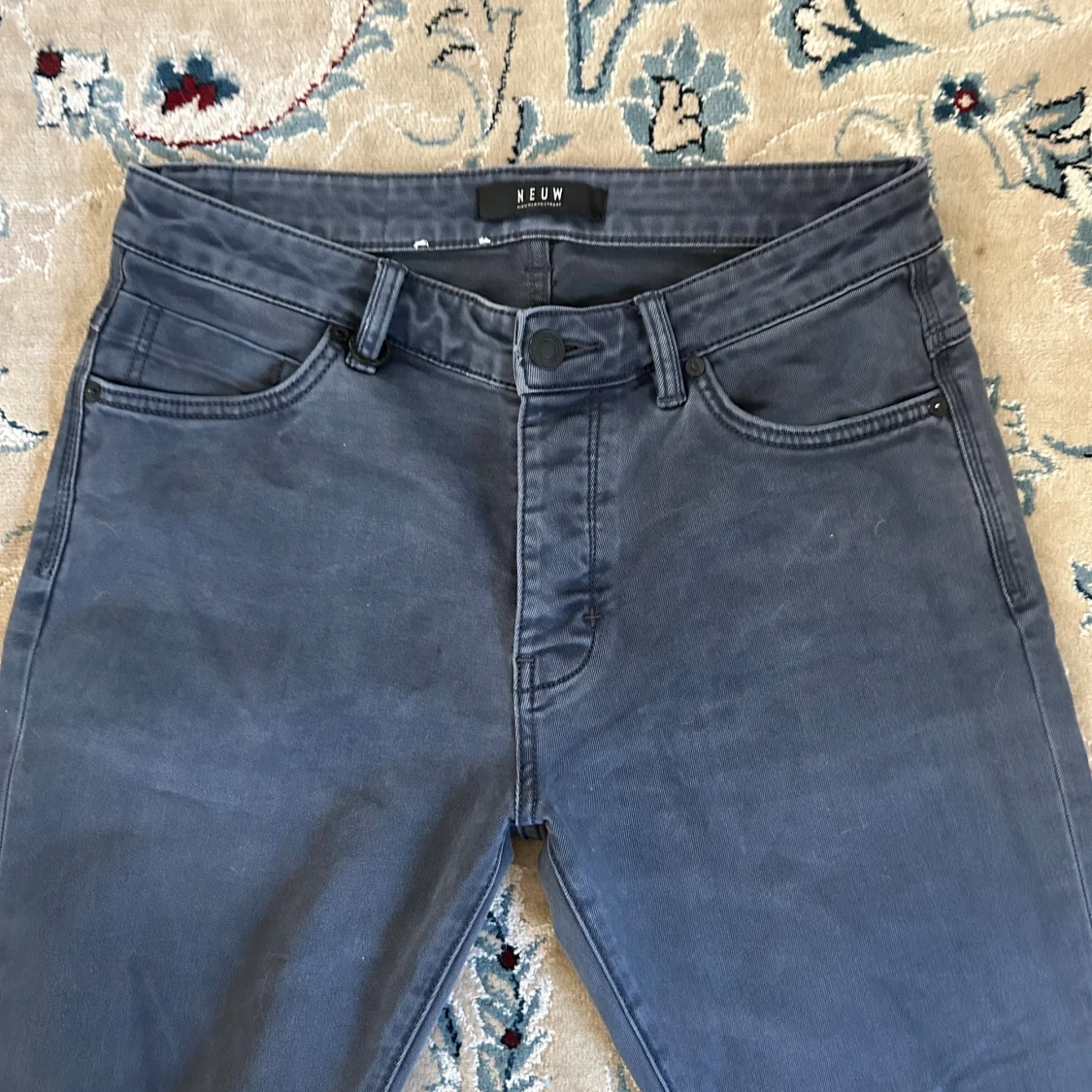 Mörkblå jeans från Neuw - 3