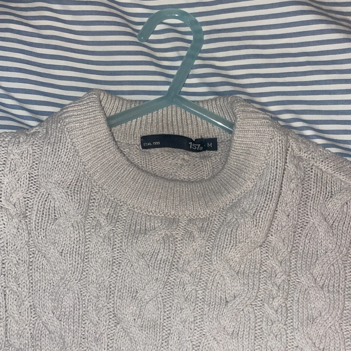 2 Stickade tröjor  - 2