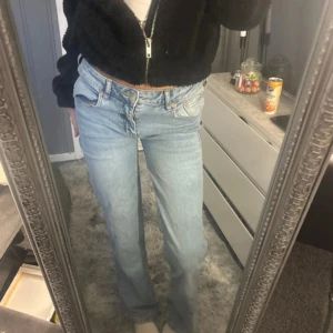 Jeans - Ljusblå jeans från lager157 i modellen 90’s boot🤍 aldrig använt har endast testat dom men tog bort prislappen