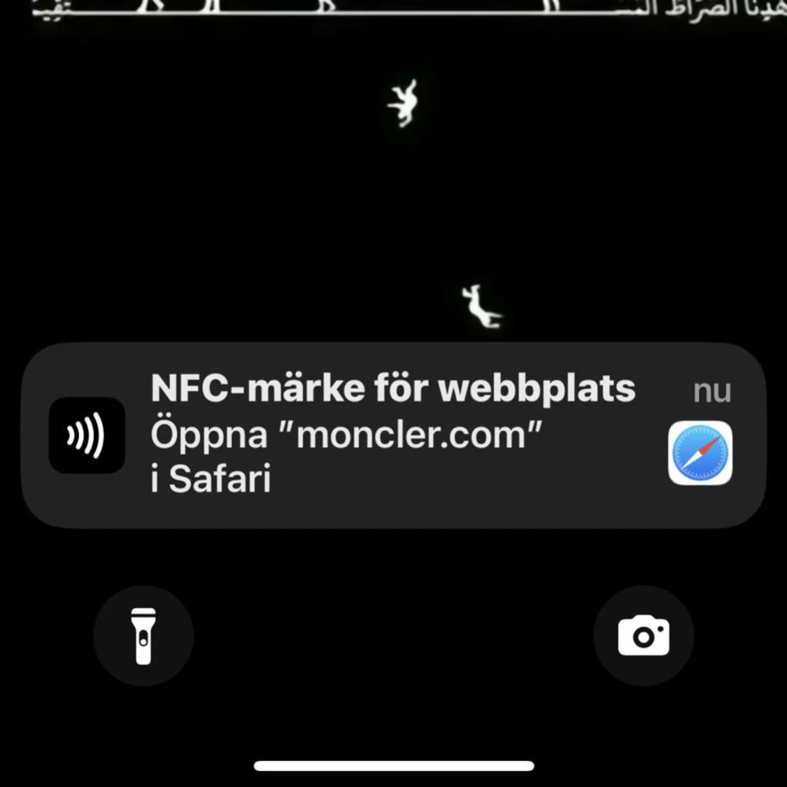 Svart vindjacka från Moncler med huva size m passar s  - 4