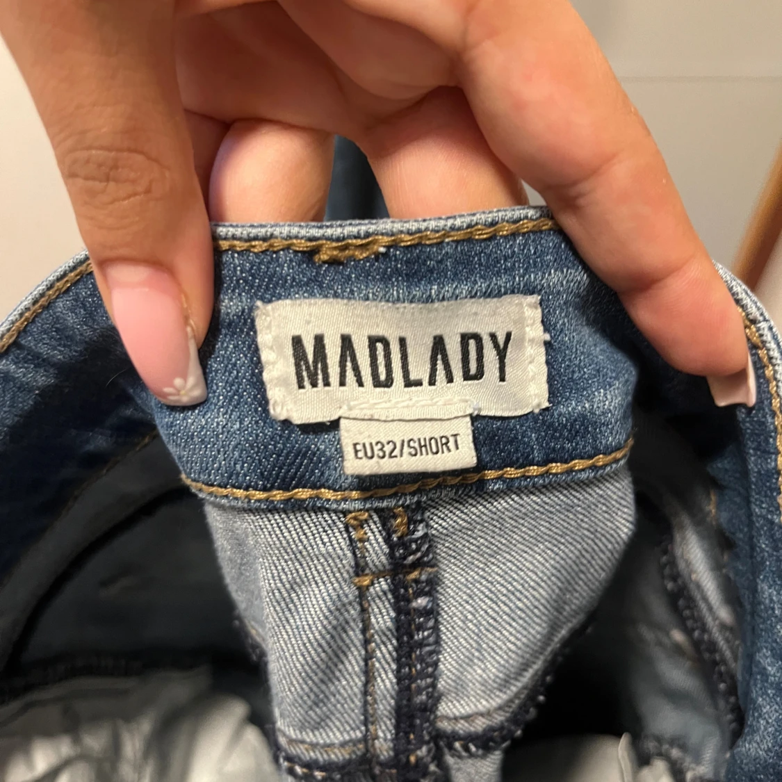 Blå bootcut jeans från Madlady - 2