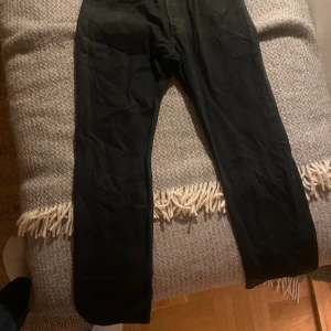 Svarta Levi's 501 jeans 30/32 - Svarta klassiska Levi's 501 jeans storlek 30/32.