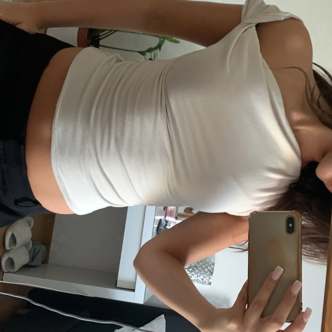 Beige offshoulder croppad topp