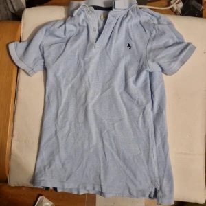 Ljusblå t-shirt  - En ljus blå t-shirt från h&m 