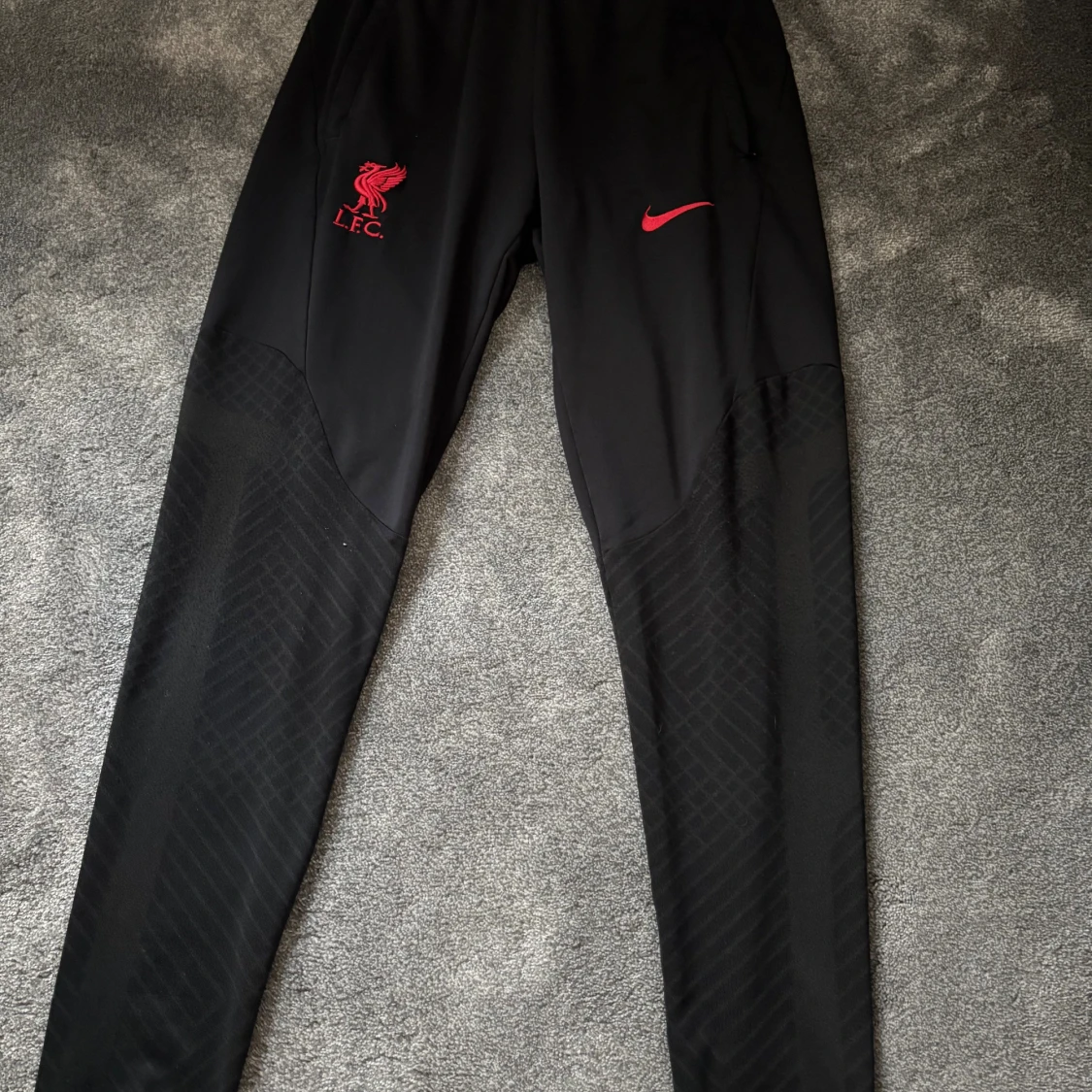 Nike Liverpool Dri-Fit träningsbyxor S