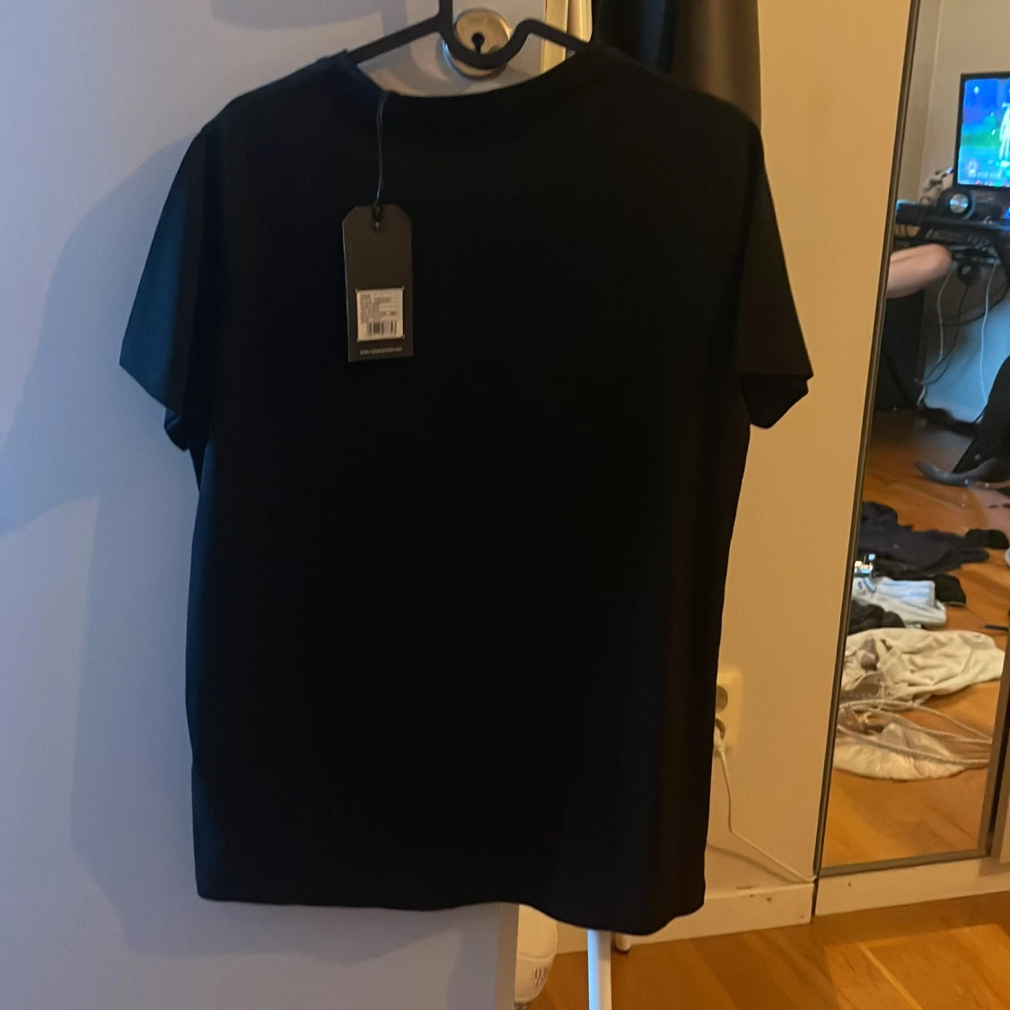Svart t-shirt från Lyle & Scott - 1