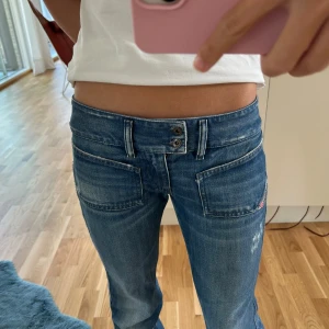 Diesel jeans - bootcut, lowwaist!  - Sjukt snygga diesel jeans i jättebra skick! Endast använda ett fåtal gånger och köpta nya. Perfekta året om. Storlek: 37, xs/s❣️
